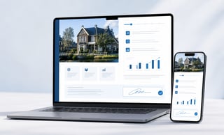 Digitaler Verkaufsvorschlag auf Laptop und Smartphone mit Immobilienpräsentation und Unterschrift